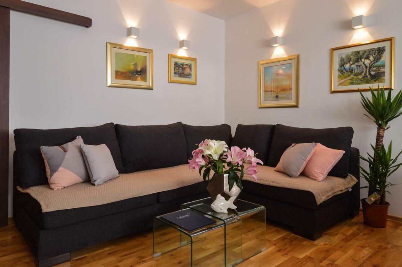 Kolombo Lux Apartment สปลิท ภายนอก รูปภาพ
