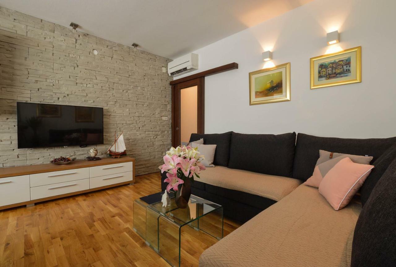Kolombo Lux Apartment สปลิท ภายนอก รูปภาพ